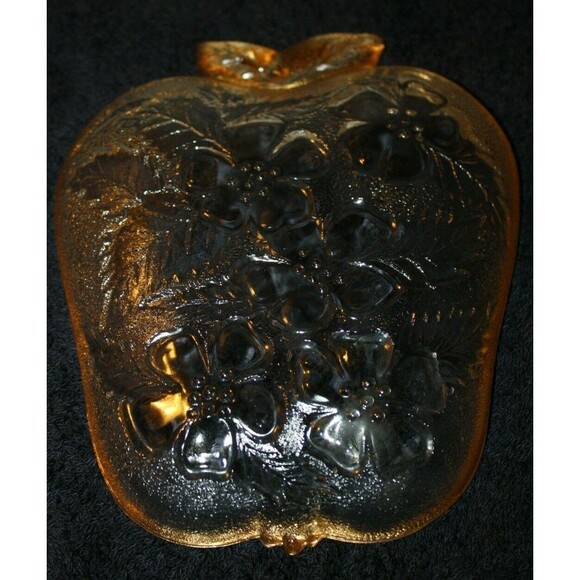 VINTAGE CLEAR CUT GLASS APPLE CANDY DISH WITH GOLD TRIM & FLOWER CUTOUTS - Picture 3 of 3